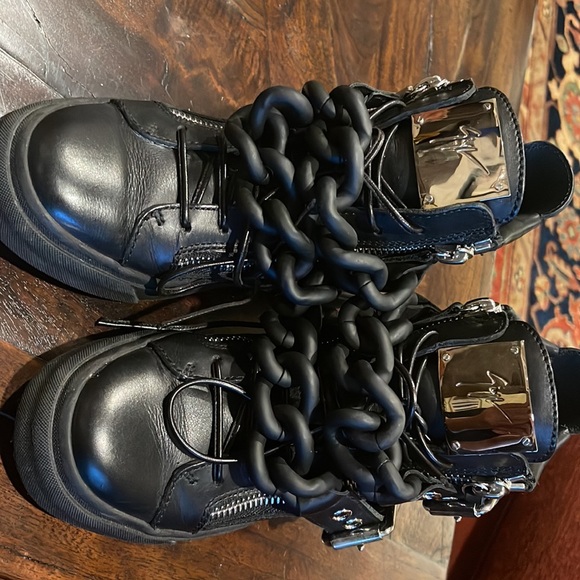 Giuseppe Zanotti - Picture 2 of 7